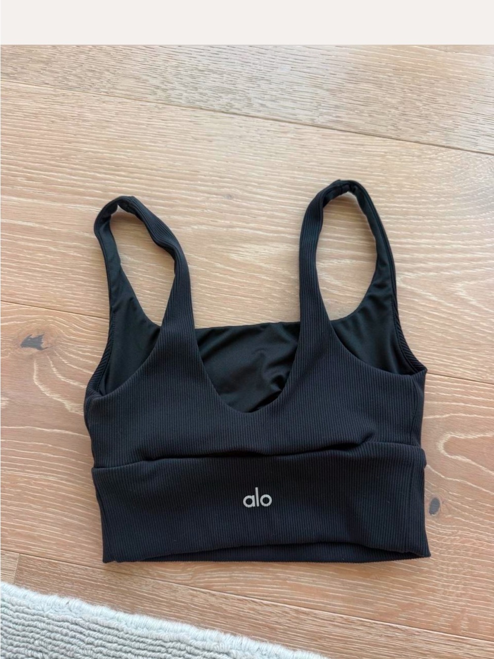 ALO Yoga Black Activewear Tag with White Label